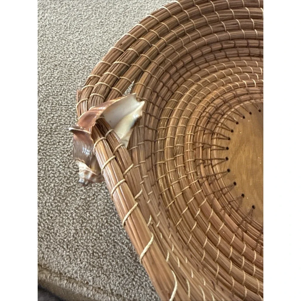 Round Wicker Decorative Basket Brown with Seashell Handles (TD)